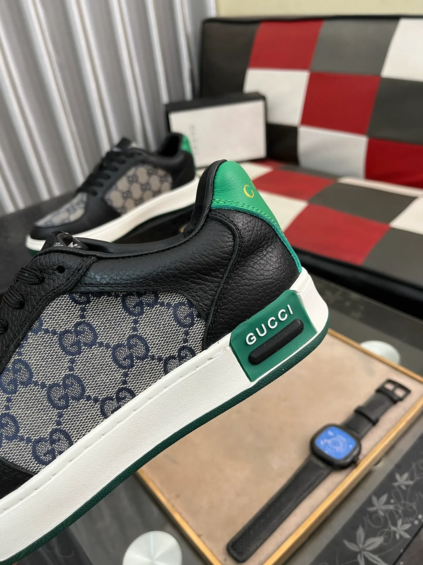 Men's shoes💰420⌚️⌚️[GUCCI] Gucci men's casual shoes are absolutely popular🔥The ultimate matching item for trendy men! The charm of super texture is unstoppable. This is the main recommendation. The upper is made of high-quality cowhide, with pig lining feet and wear-resistant rubber sole. It is noble and elegant! Extremely comfortable🎁🎁You can be as handsome as you want💪 Available in sizes 38-44 and 3️⃣colors